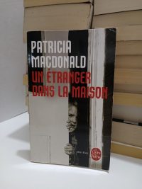 Un étranger dans la maison