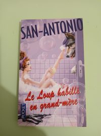 Le Loup habillé en grand-mère