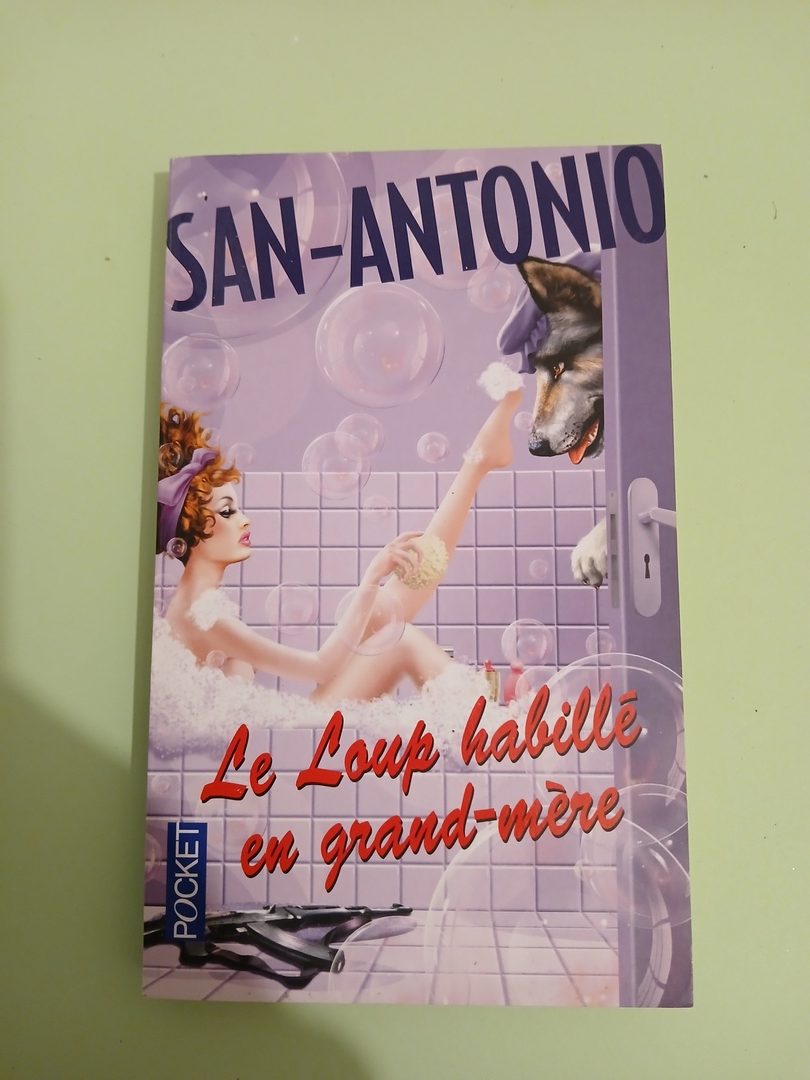 Le Loup habillé en grand-mère