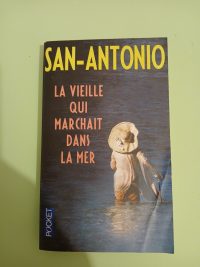 La vieille qui marchait dans la mer
