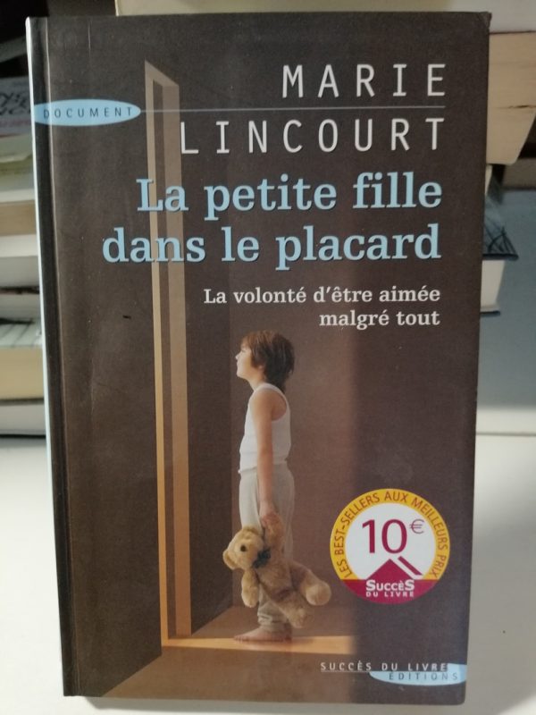La petite fille dans le placard