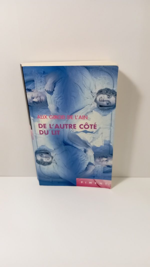 De l'autre côté du lit