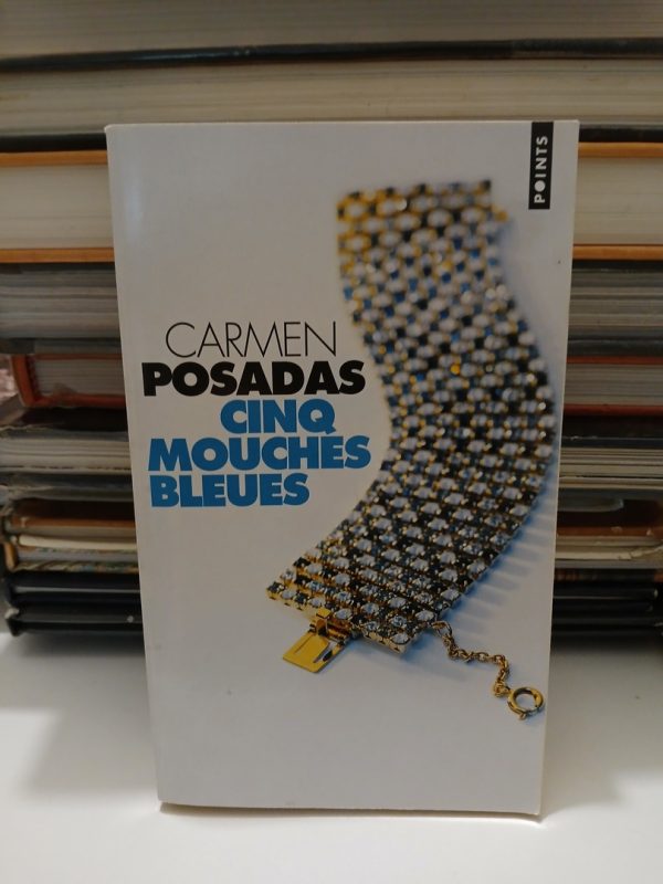 Cinq mouches bleues