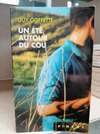 Un Ete Autour Du Cou