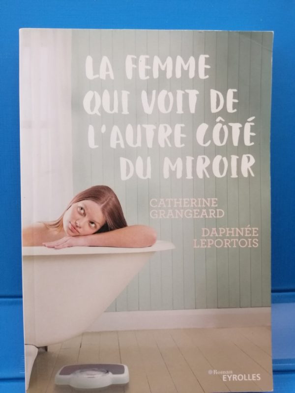 La femme qui voit de l'autre côté du miroir
