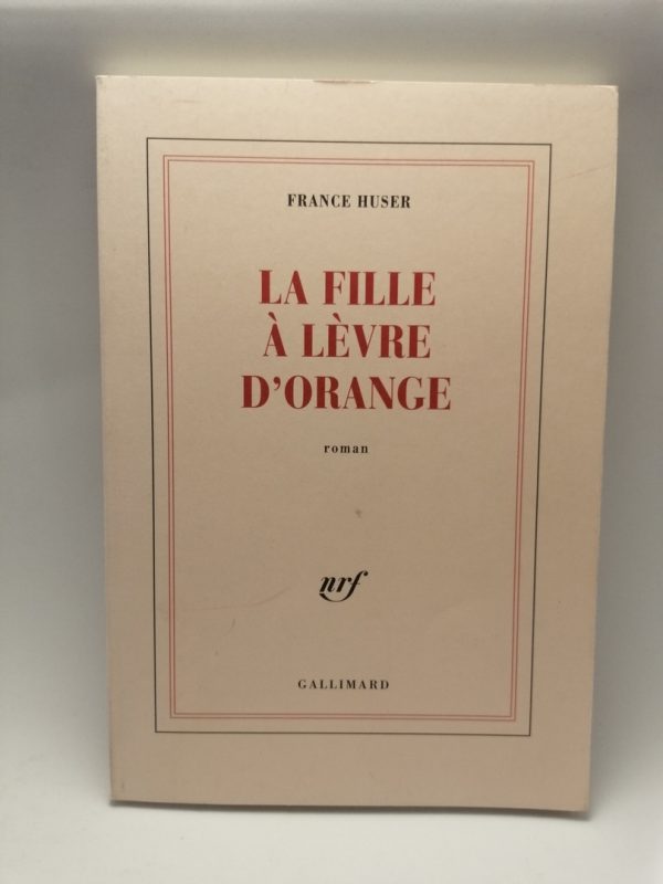 La fille à lèvre d'orange