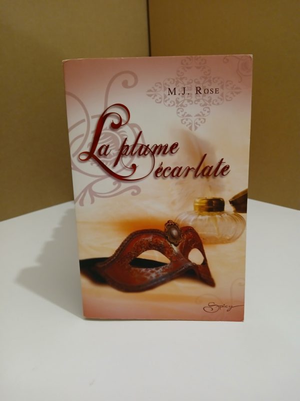 La plume écarlate