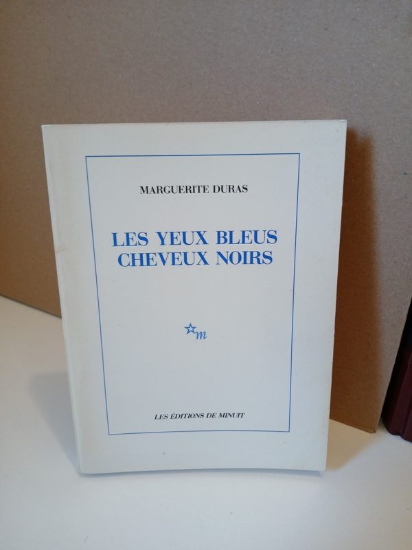 Les Yeux bleus, cheveux noirs