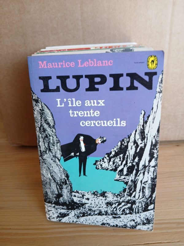 L'île aux trente cercueils
