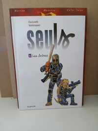 Seuls 8. Les Arènes