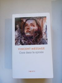 Cora dans la spirale